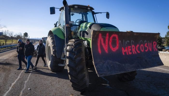 Agricultores europeus protestam contra o acordo UE-Mercosul — Foto: Busca Gazeta