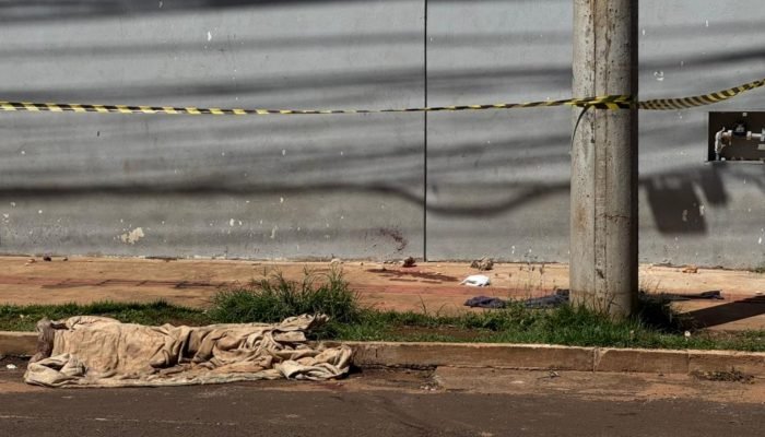 Marcas de sangue no local. — Foto: Marcas de sangue no local. (Foto: Madu Livram