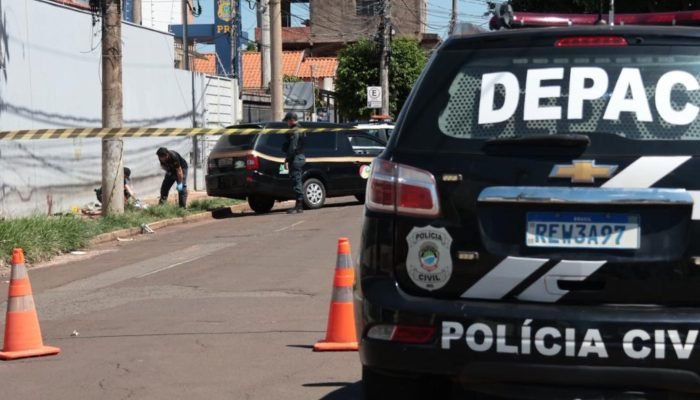 Foto: Equipes da Polícia no local. (Foto: Madu Livramento, Midiamax)