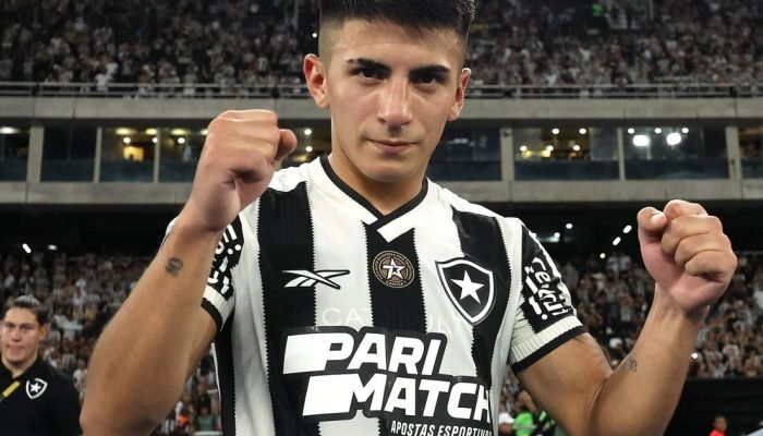 Thiago Almada atuando pelo Botafogo — Foto: Thiago Almada atuando pelo Botafogo