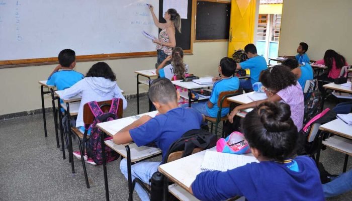 alunos-sala-de-aula-1.jpg