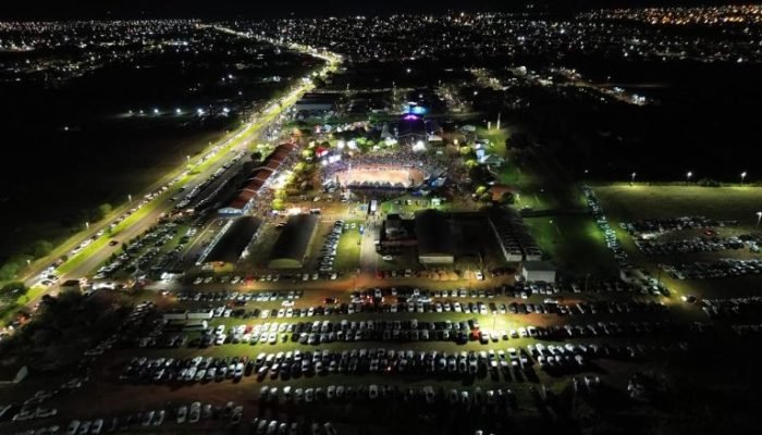 Naviraí celebra 62 anos com festa que atraiu 25 mil pessoas