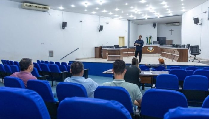 Naviraí apresenta dados fiscais de 2025 em audiência pública