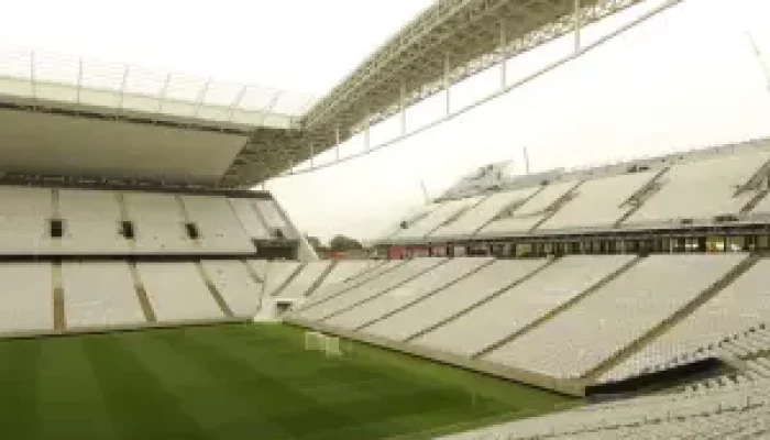 Torcedor morre atropelado por viatura da PM no estacionamento do estádio do Corinthians