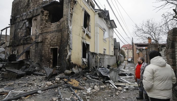 Ataque da Rússia deixa mortos e feridos — Foto: Busca Gazeta do Povo