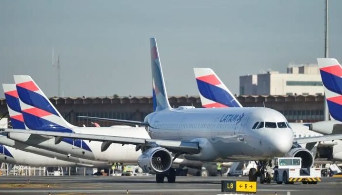 Aviões da Latam em aeroporto — Foto: Aviões da Latam em aeroporto | Divulgação/M
