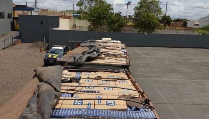Apreensão feita pela PRF na região de Dourados em 2023; cidade é usada como entreposto por grupo investigado pela PF e a Receita Federal - Crédito: Arquivo/Divulgação/PRF