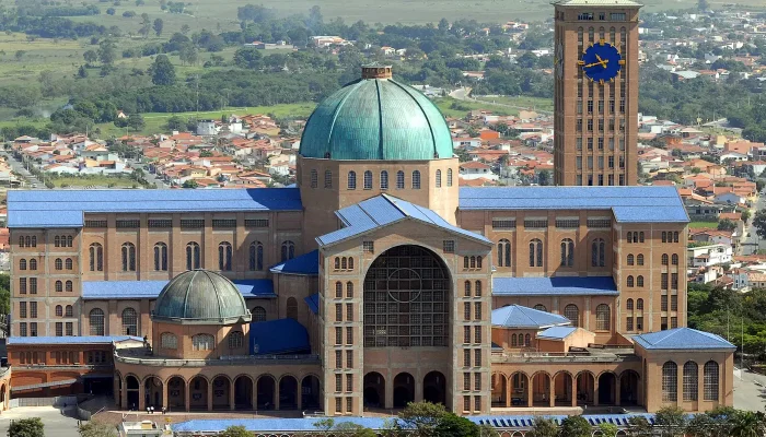 Quase 500 mil devotos marcam presença na Festa da Padroeira em Aparecida