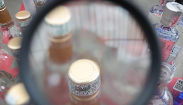Intoxicação por metanol: SP registra 28 vítimas e 100 casos sob investigação