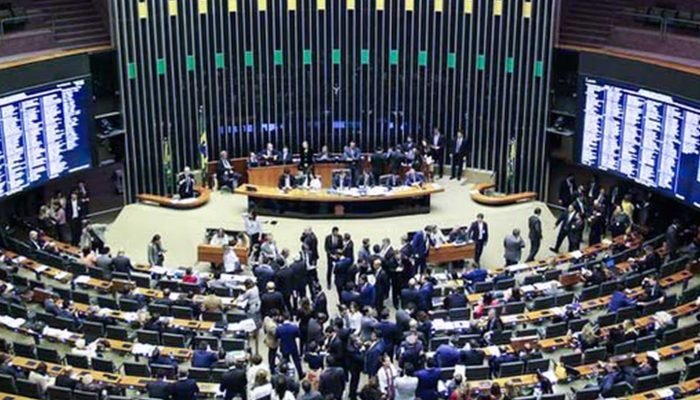 camara-aprova-politica-nacional-e-de-cadastro-para-estudantes