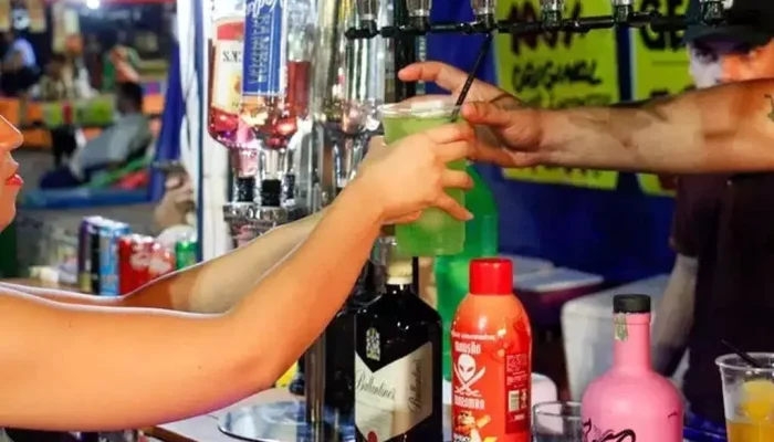 Pena aumenta para quem vende bebida alcoólica a menores se houver consumo