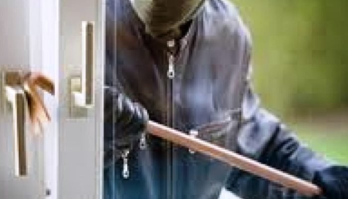 Casa é arrombada e furtada em Naviraí durante viagem do proprietário