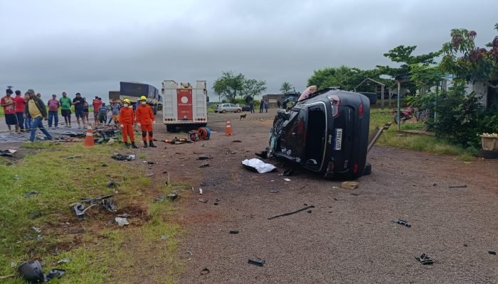 Mãe e filha morrem em colisão de três veículos na BR-487 em Itaquiraí