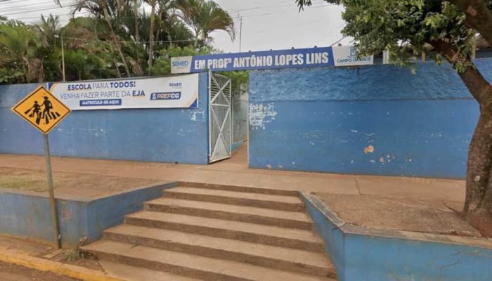 Banheiro interditado e obra parada revoltam pais de alunos em Campo Grande Banheiro interditado e obra parada revoltam pais de alunos em Campo Grande