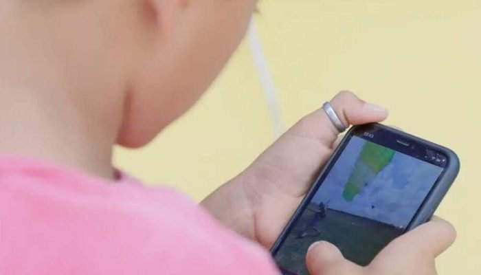 Escolas da educação básica iniciam ano letivo com proibição de celular - ISAC NOBREGA/ PR