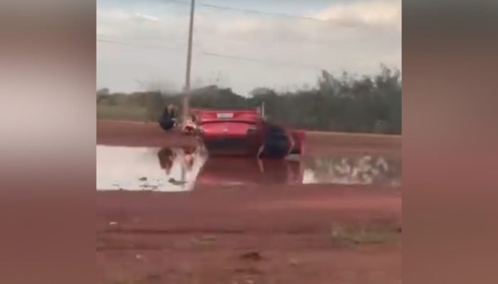 carro-poca-da-agua