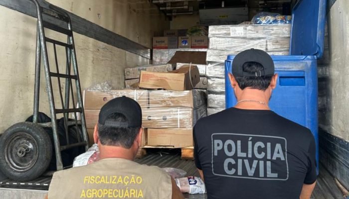 As carnes estavam sendo transportadas de forma irregular. (Foto: Fala Povo, Midi