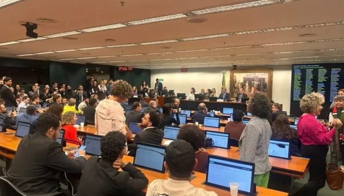 ccj-da-camara-aprova-pec-que-reduz-maioridade-penal