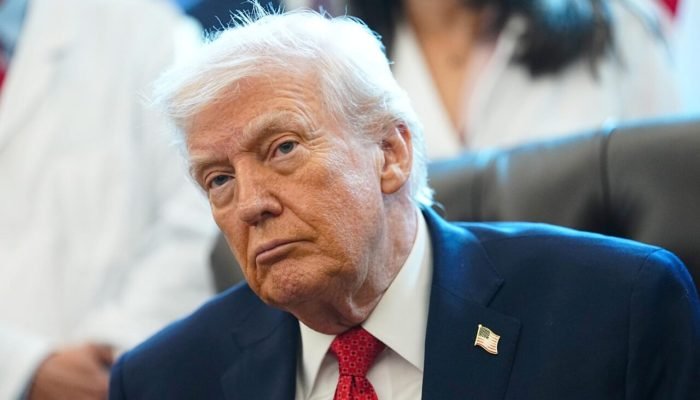 Trump publica montagem de mapa com Canadá, Venezuela e Groenlândia sob bandeira