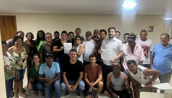 Autoridades do Executivo e do Legislativo receberam demandas dos moradores do bairro João de Barro.