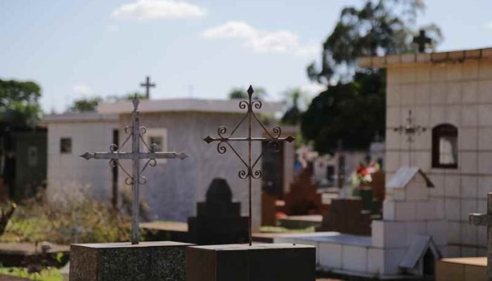 cemiterio_do__cruzeiro_vitimas_do_corona_covid_ldf_11