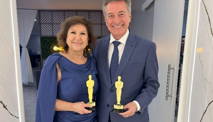 Deputado Roberto Hashioka recebe prêmio Político Destaque na Golden Night 2025