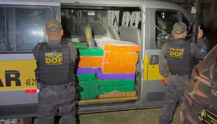 DOF apreende 470 kg de maconha em van escolar em Anaurilândia
