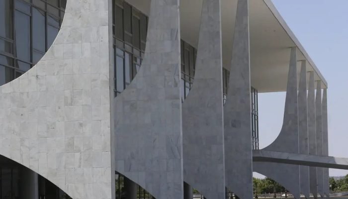 Governo sanciona proibição do uso de linguagem neutra em órgãos públicos