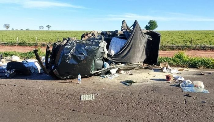 Colisão entre caminhonete e carreta resulta em morte na MS-040