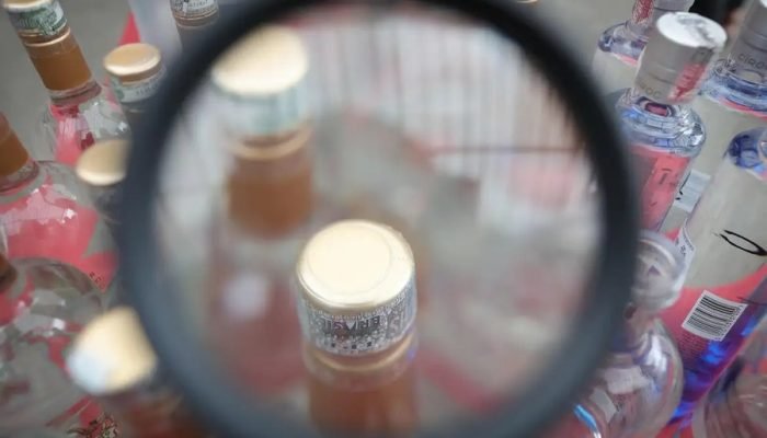 Brasil registra 16 mortes por intoxicação por metanol após consumo de álcool