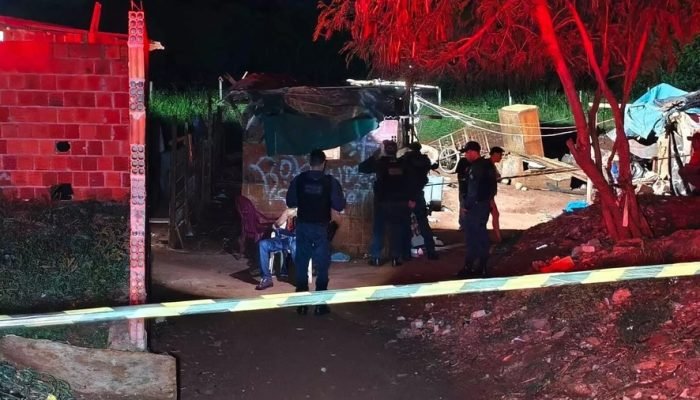 Homem é esfaqueado no pescoço e sangra até morrer em ponto de venda de drogas em MS