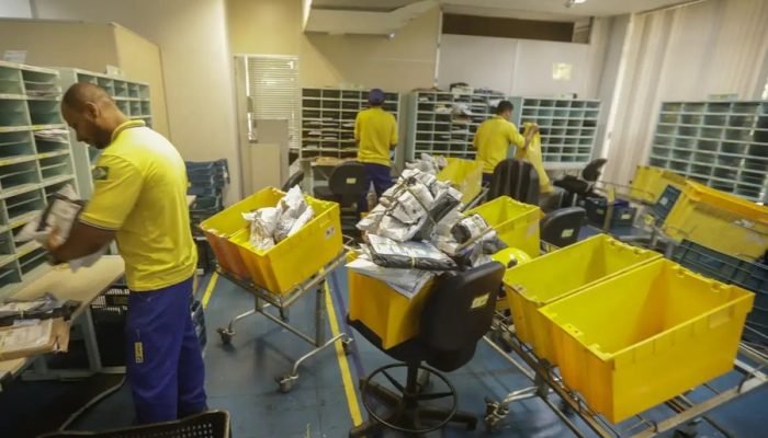 Correios aprovam plano de reestruturação com demissões e fechamento de agências