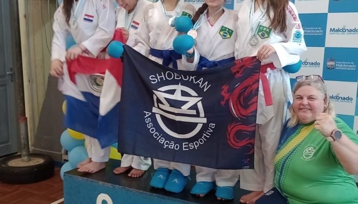 Atletas de Batayporã e Nova Andradina brilham no Open Internacional de Karatê em Maldonado