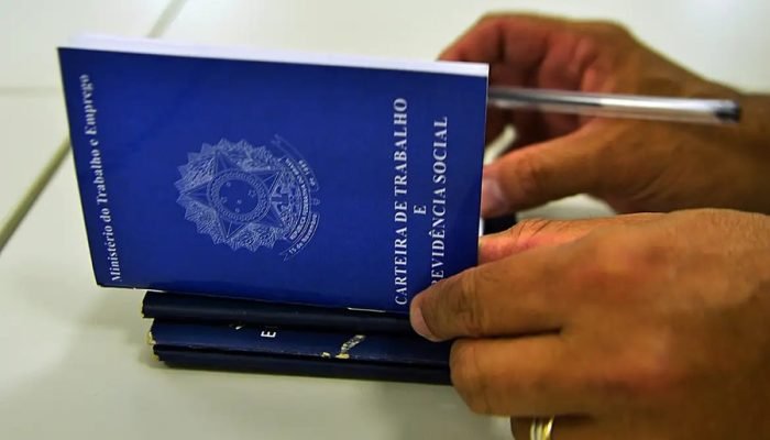Governo confirma salário mínimo de R$ 1.621 para 2026