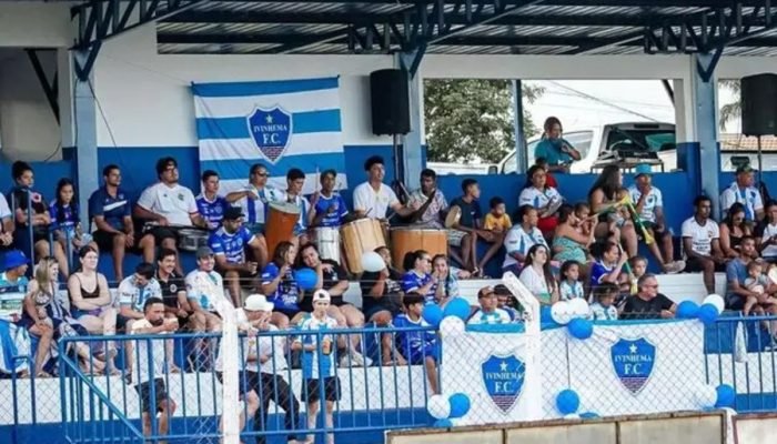 Torcida do Ivinhema Futebol Clube em partida disputada pela equipe no Estádio Vi