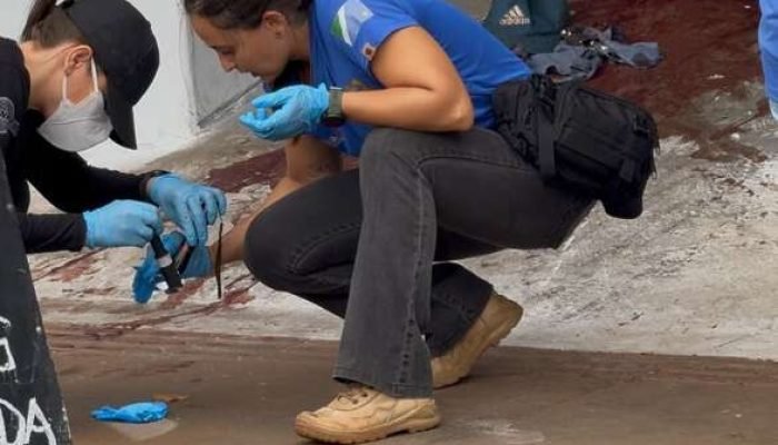 Trio persegue e esfaqueia homem após venda de bomba furtada