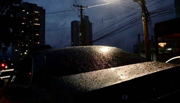 Chove desde o início da tarde na Capital. — Foto: Chove desde o início da tarde