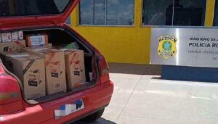 Dupla é flagrada com 4.500 maços de cigarros contrabandeados