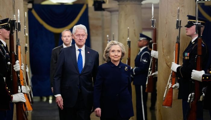Bill e Hillary Clinton se recusam a testemunhar sobre caso Epstein — Foto: Busca