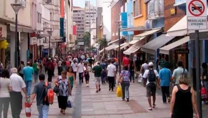 Rua com comércios — Foto: Rua com comércios | Reprodução