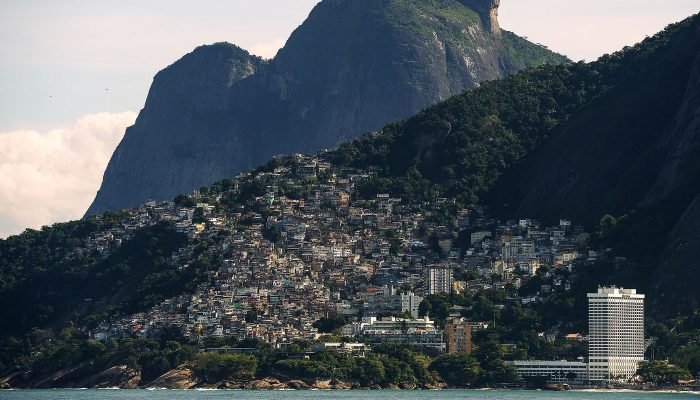 Projeto qualifica mototaxistas de favelas do Rio para atuar no turismo
