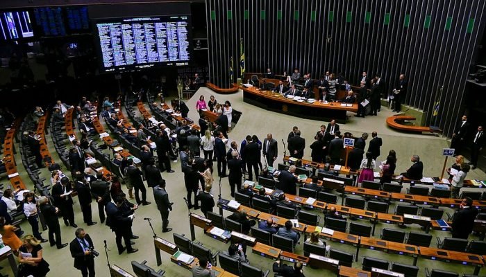 congresso-instala-comissao-sobre-fim-da-taxa-das-blusinhas
