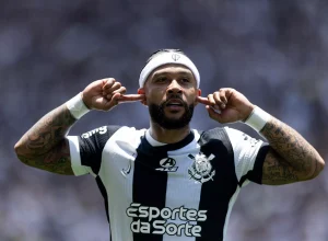 Memphis Depay fez o primeiro gol do jogo | (Rodrigo Coca/Agência Corinthians)