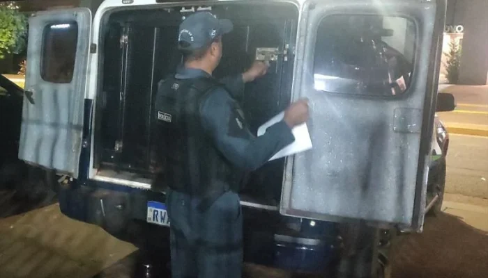 Foto: Suspeito preso em flagrante. (Foto: Rio Brilhante em Tempo Real)