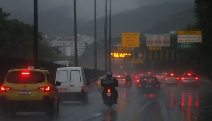 Alerta de chuva, ventos intensos e ressaca do mar atinge o Rio de Janeiro