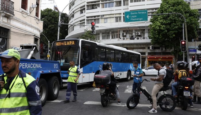 Rio amanhece em estágio de normalidade após dia de caos