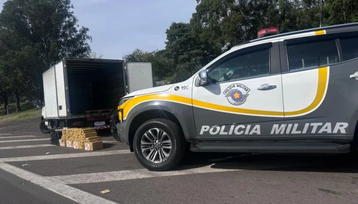 Drogas estavam escondidas em tambores — Foto: Drogas estavam escondidas em tambo