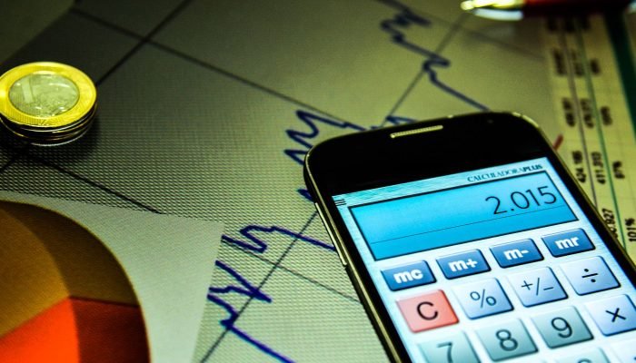 Inflação: mercado financeiro reduz projeção para 4,8% em 2025