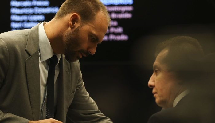 Defesa de Eduardo Bolsonaro (PL-SP) no STF será assumida pela DPU, decide Moraes