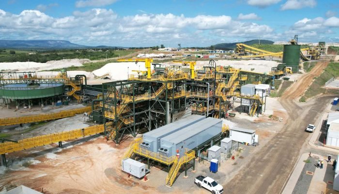 Exploração de lítio em MG causa impacto em comunidades, diz Agência Brasil